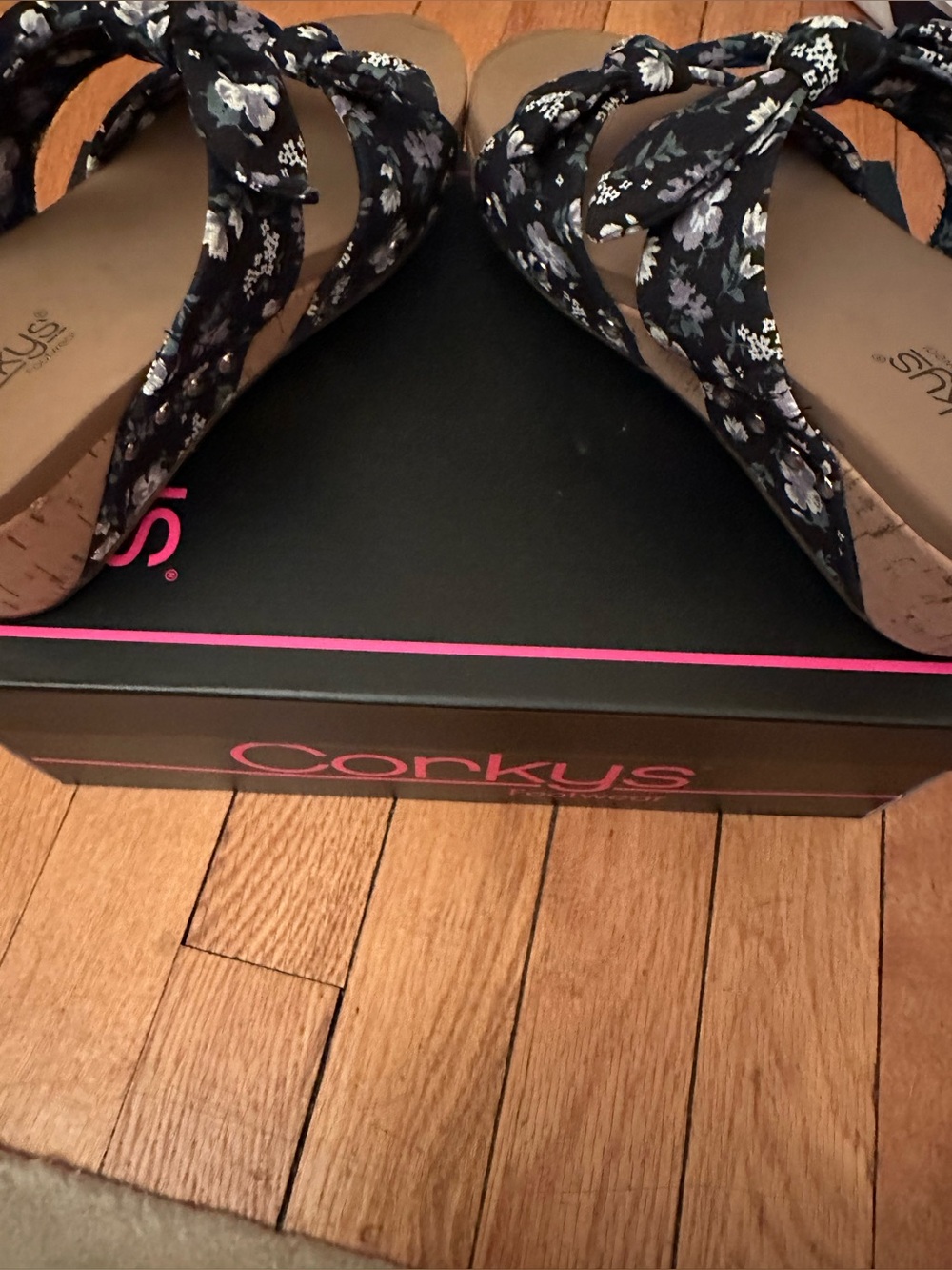 NIB CORKYS BLACK FLIEAL WEDGE SANDALS - Picture 6 of 6